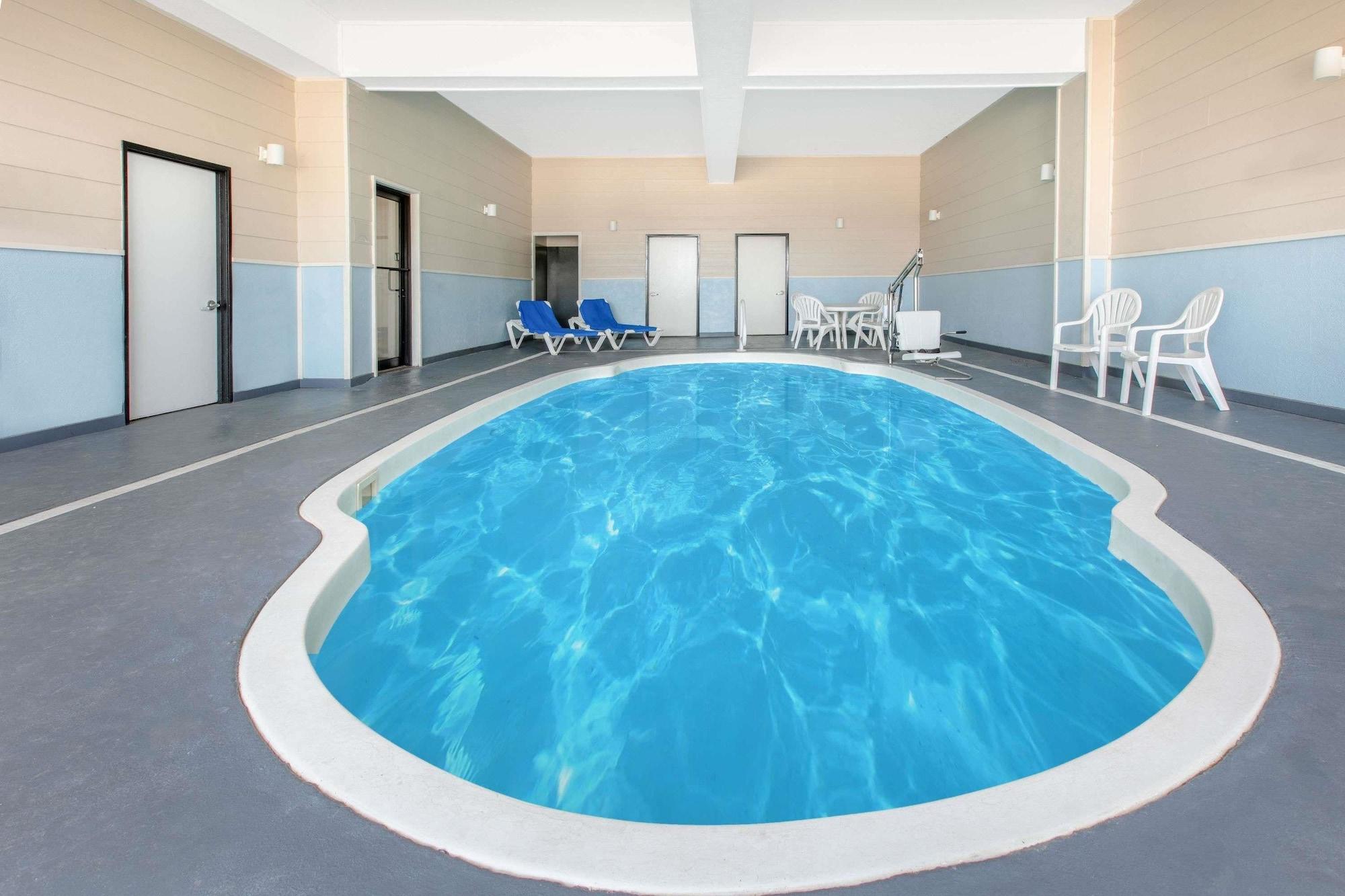 Baymont By Wyndham Mccomb Hotel Kültér fotó